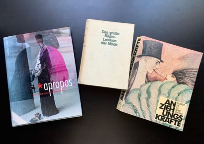 null Three books in German about fashion and fashion accessories.

"Das grosse Bilder-Lexikon...