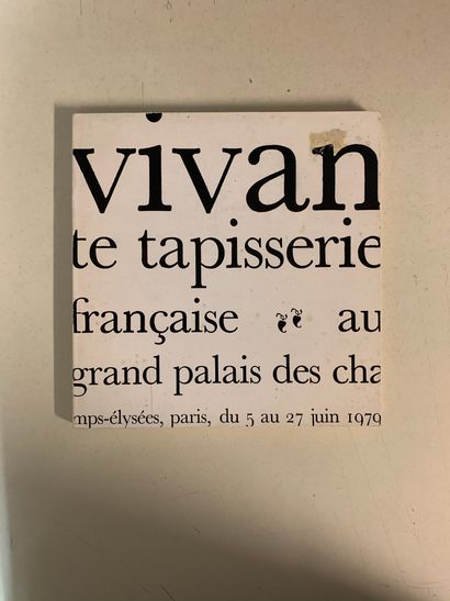 Trois ouvrages en français sur la tapisserie.

Trois...