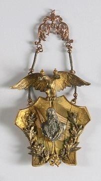 null François-Joseph, empereur d'Autriche. Pendentif en bronze doré, figurant les...