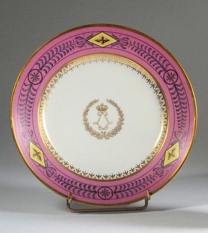 null Louis XVIII, roi de France (1814-1824). Assiette plate en porcelaine dure, à...