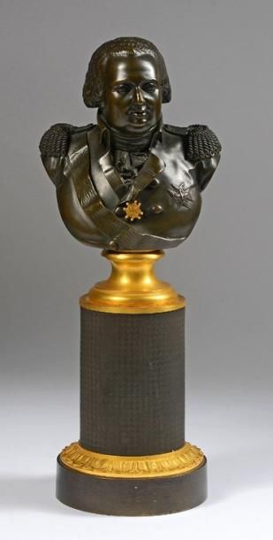 null Louis XVIII, roi de France (1814-1824). Buste en bronze signé Jeannest le représentant...