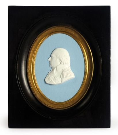 null Louis XVIII, roi de France (1814-1824). Médaillon ovale à suspendre, cerclé...