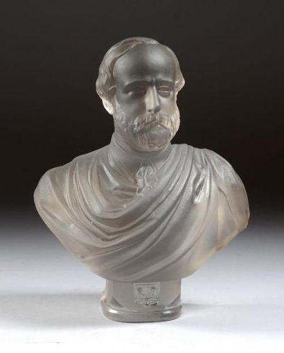 null Henri, comte de Chambord (1820-1883). Buste en cristal dépoli, le représentant...