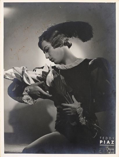 LIFRAR SERGE (1905-1986). Portrait photographique argentique signé Teddy Piaz à Paris,...