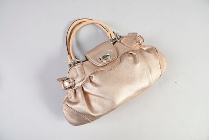 null Salvatore FERRAGAMO, 

Bag with two handles in bronze leather, closure in chromed...