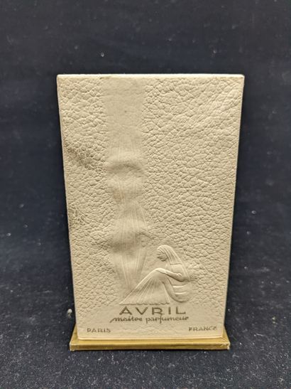 null Avril – « Feux » - (1945-1950) 

Coffret cubique en carton gainé d’un papier...