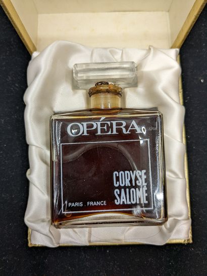 null CORY SALOME « Opéra » - (Années 1970)

Présenté dans son coffret en carton gainé...