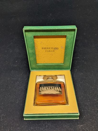 null CARON – « Farnésiana » - (1947) 

Flacon modèle « carré galbé » en verre incolore...