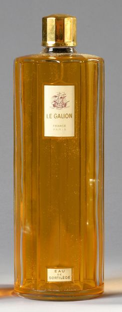 null Le Galion
« Sortilège » - (1938)
Flacon d'un litre d'eau de toilette « Sortilège...