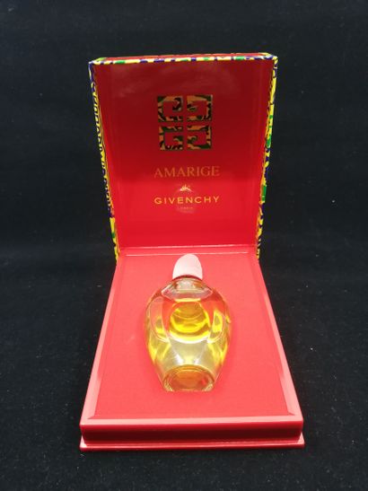 null Givenchy - "Amarige" - (1991)

Presented in its polychrome titled box, luxury...