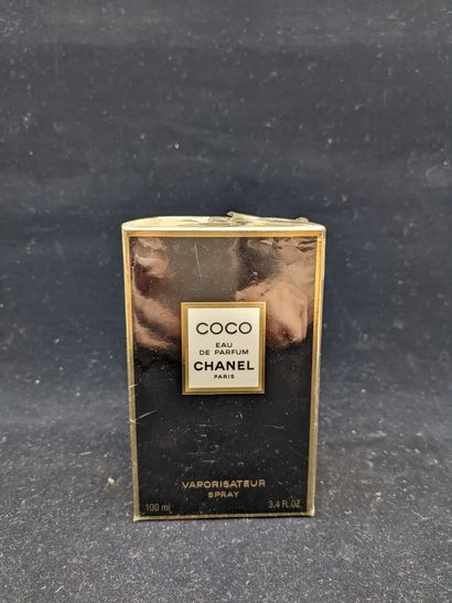 null CHANEL – « CoCo » - (années 1990)

Flacon vaporisateur contenant 100ml d’eau...