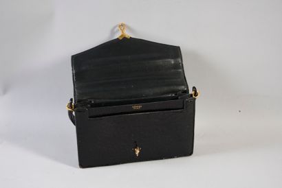 null HERMES

Black crocodile bag with beading decoration circa 1950-1960, gilt metal...