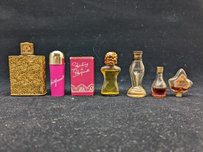null SCHIAPARELLI – (Années 1950)

Intéressant assortiment de quatre diminutifs parfums...