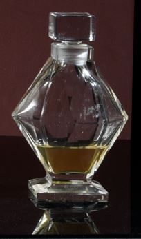 null Richard Hudnut - "Gemey" - (1930s)

Solid colorless Baccarat crystal tank bottle...