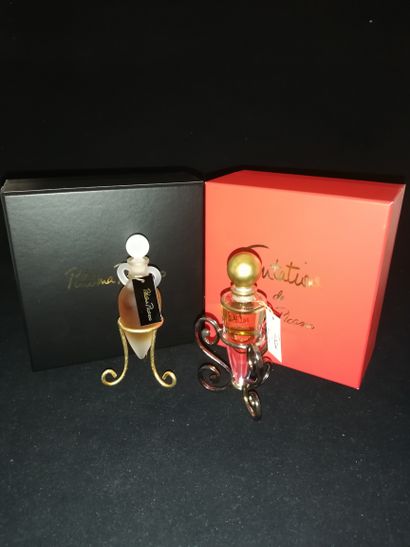 null Paloma Piccaso - (1990's)

Lot including the bottle "Amphora de Parfum" containing...