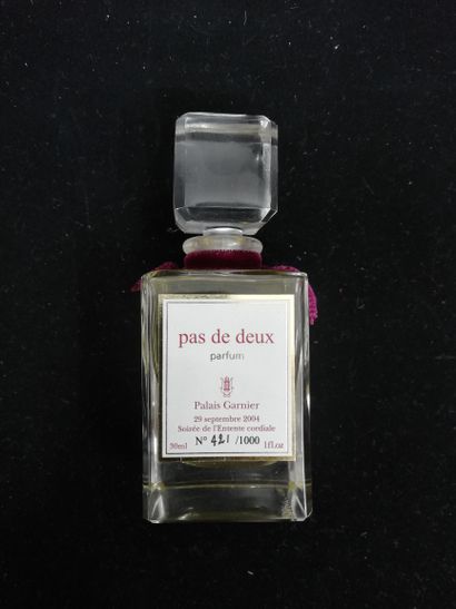 null Palais Garnier – « Pas de Deux » - (2004)

Parfum lancé à l’occasion du Centenaire...