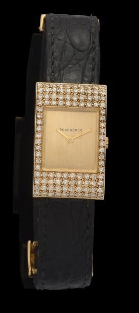 BOUCHERON Une montre-bracelet de dame, rectangulaire, en or, pavée de diamants. Mouvement...