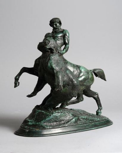 Emmanuel FREMIET (1824-1910) Le Centaure Térée emportant un ours. Bronze à patine...