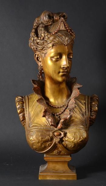 E. AIZELAIN (1821-1902) Buste de femme au diadème. Bronze à patine doré. F. Barbedienne...