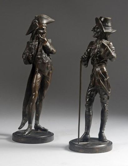 null Paire de flambeaux en bronze patiné figuans des incroyables. XIXe siècle H.:...