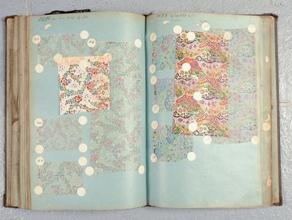 null Album d'échantillons pour la mode, Lyon, 1900-1910, cachemire et fleurs Art...