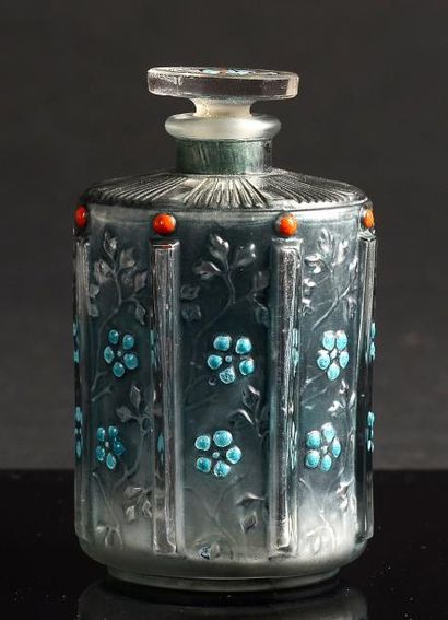 ISABEY «Bleu de Chine» - (1924) Flacon en verre incolore pressé moulé dépoli satiné...