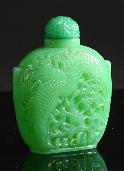 ROGER & GALLET «Le Jade» - (1923) Flacon imitant une tabatière chinoise à opium en...