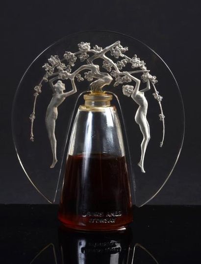 D'ORSAY «Leurs Ames» - (1910) Spectaculaire flacon en verre incolore pressé moulé...