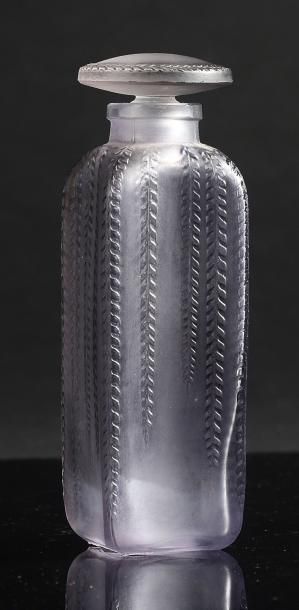 RENE LALIQUE Flacon «Glycines» - (1920) Flacon à parfum en verre incolore pressé...