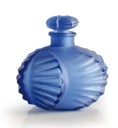 RENE LALIQUE «Camille» - (années 1920) Flacon à parfum en verre teinté bleu électrique...