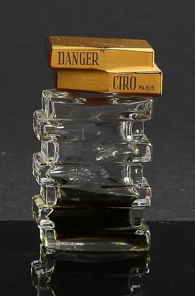 CIRO «Danger» - (années 1930) Même modèle de flaconnage que celui du lot précédent,...