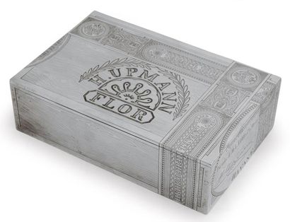 null Boîte à cigares rectangulaire en argent. Par MOUKHIN, Moscou, 1884. A décor...