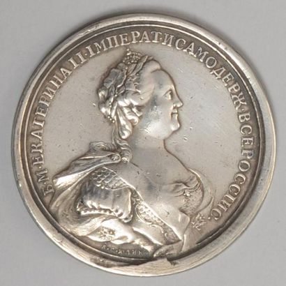 null Médaille en argent au profil de Catherine II, impératrice de Russie. La représentant...