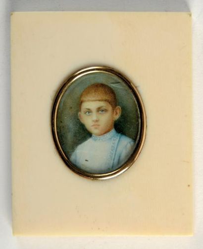 Ecole russe du début du XXe siècle Portrait en buste d'un jeune garçon. Miniature...
