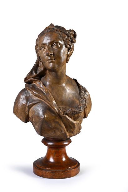 Jean-Baptiste BOUDARD (1710-1768) Buste féminin en terre cuite signé et daté 1733...