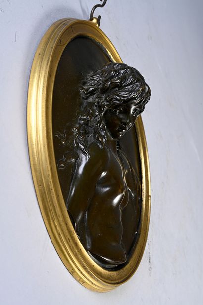 Claude-Michel (1738-1814), dit CLODION, d'après Naiad
Oval bronze medallion in relief...