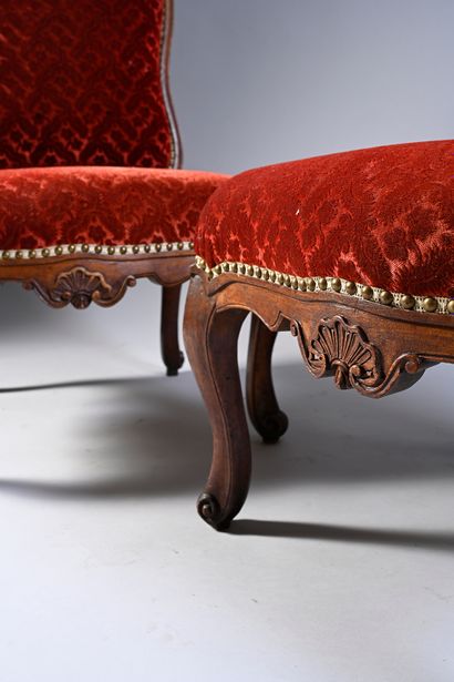 null Pair of molded and carved walnut armchairs, the cabriolet back, the belt decorated...