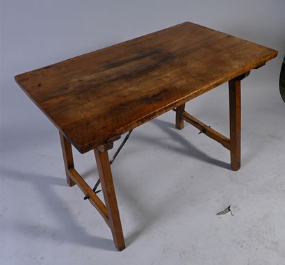 null Spanish table, called travel table, in walnut, the rectangular top rests on...