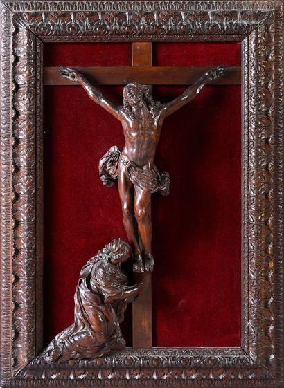null CRUCIFIX en bois sculpté de Sainte-Lucie, avec Marie-Madeleine au pied de la...