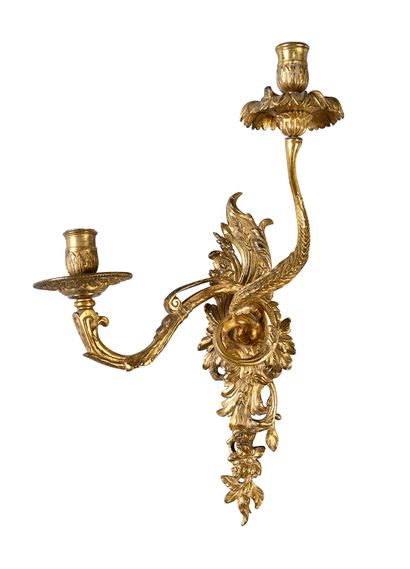 null Pair of sconces in chased and gilded bronze. The plate, decorated with large...