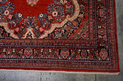 null Mahal Sarouk carpet in wool velvet on a cotton foundation. Brick red field with...