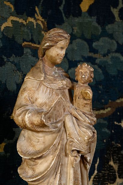 null Vierge à l'Enfant en albâtre sculpté avec traces de dorure, dos ébauché, d'après...