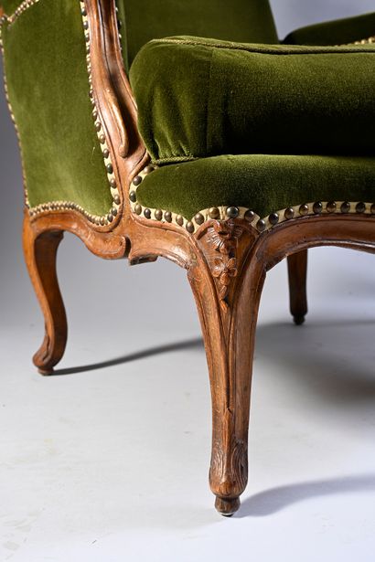 null A molded and carved walnut shepherd's chair decorated with flowers and foliage,...