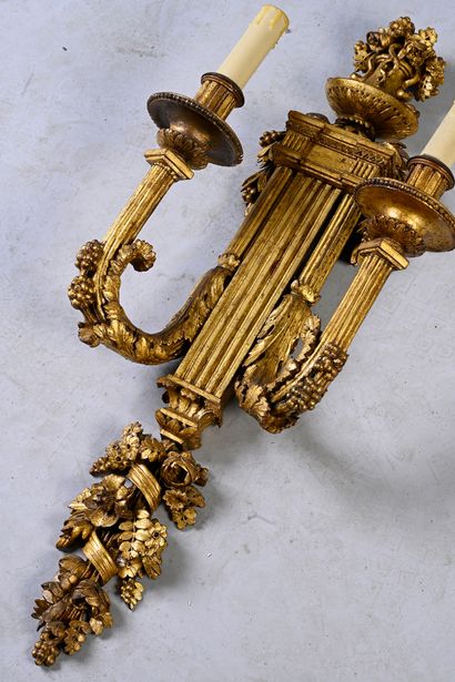 null Pair of gilded wood sconces, the central shaft in the form of a pilaster is...