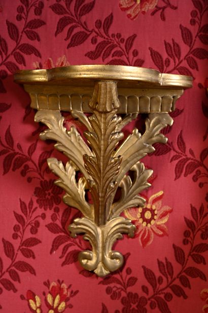 null Pair of small gilded wood consoles with openwork decoration of foliage, the...