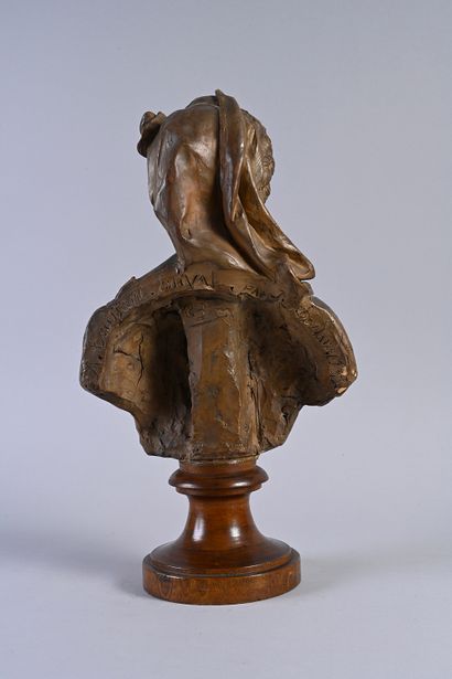 Jean-Baptiste BOUDARD (1710-1768) Buste féminin en terre cuite signé et daté 1733...