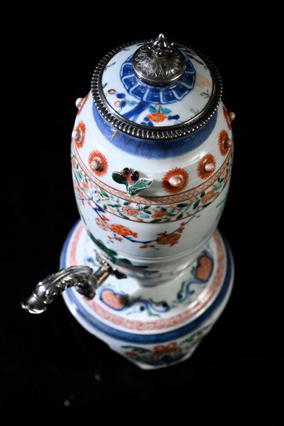 null Fontaine à parfum Porcelaine du Japon, fin du XVIIe siècle ; Paris, monture...