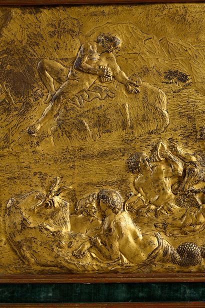 null Triomphe d'Amphitrite en cuivre repoussé et doré.
Fin du XVIIIe siècle
H. :...
