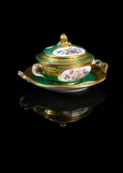 Sèvres Bowl and its circular tray "new form" in first size in porcelain with green...