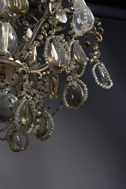 null Chandelier said "with laces" with six arms of light moved out of silver plated...